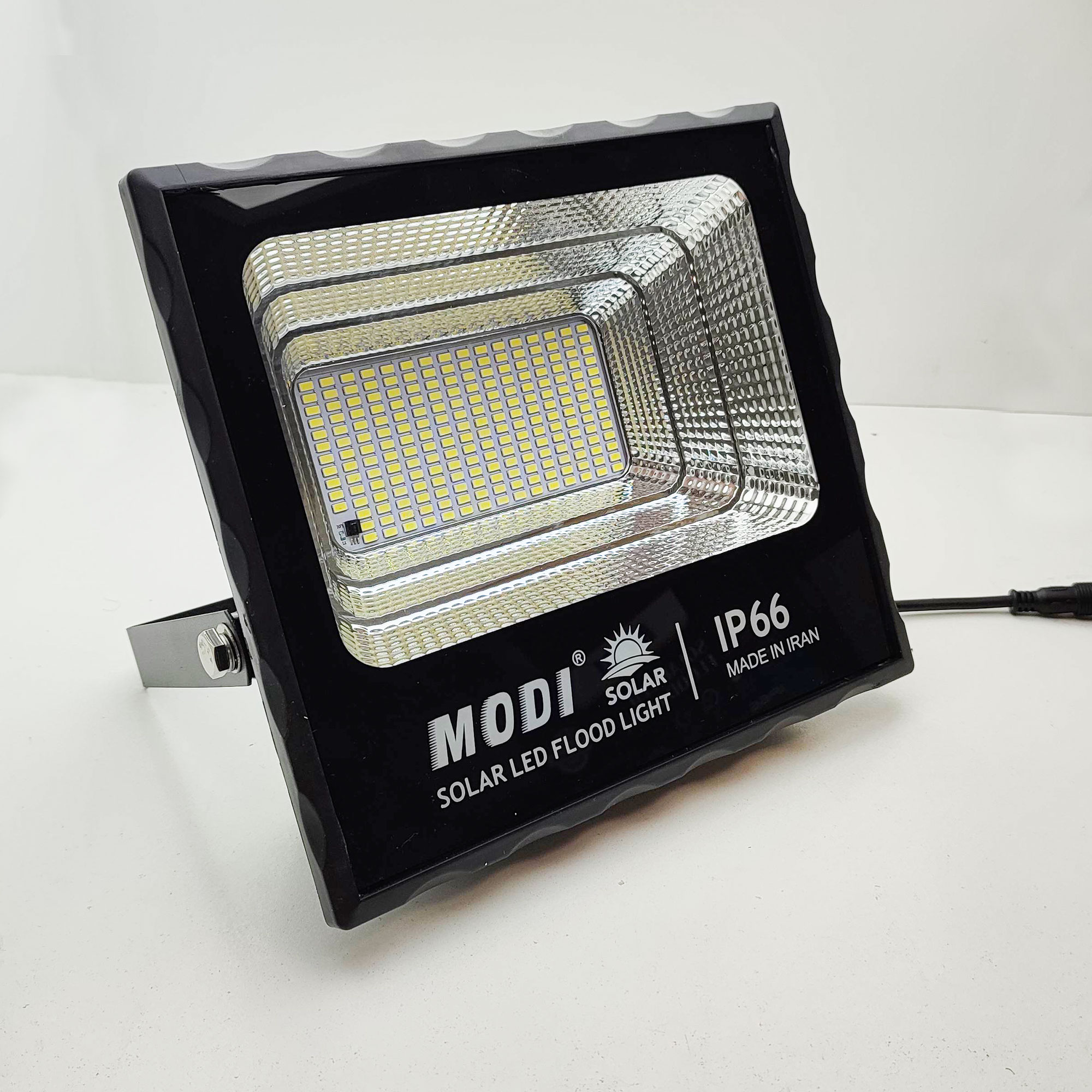 پروژکتور خورشیدی مودی مدل سولار کد IR-MD72100 ظرفیت 100 وات پروژکتور خورشیدی مودی مدل سولار کد IR-MD72100 ظرفیت 100 وات